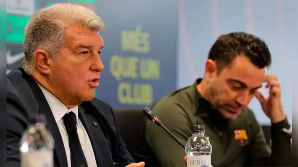 El insólito caso de Xavi Hernández: iba a continuar en el Barcelona, pero Laporta lo despedirá