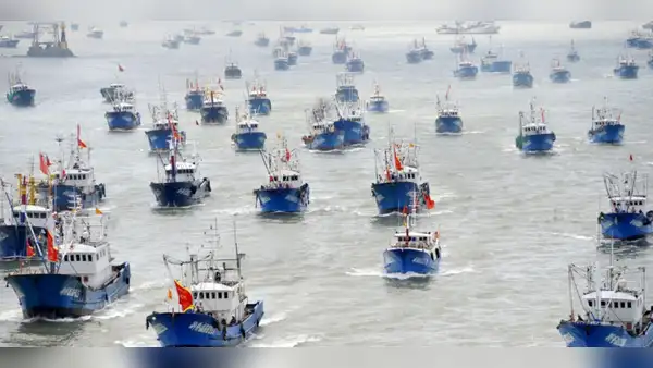 Produce multó solo por S/250 a barco chino que pescó ilegalmente en mar peruano, denuncia gremio