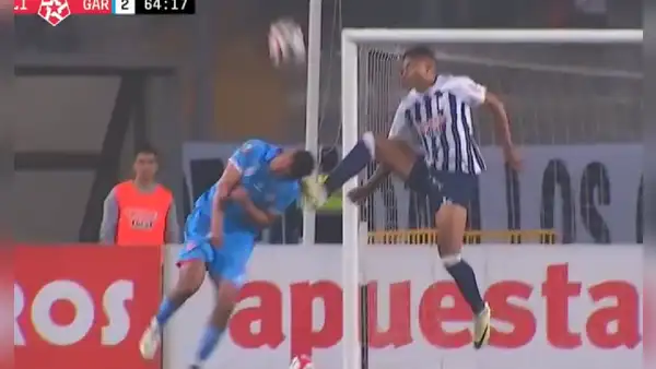 ¡Jeriel De Santis fue expulsado! Así fue falta del delantero que le costó la roja ante Garcilaso