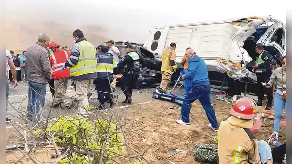 Pasamayo: choque múltiple deja 3 muertos y 39 heridos