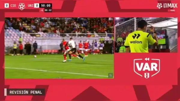 Universitario se salvó con polémica: el presunto penal que no le cobraron a Cienciano al último minuto