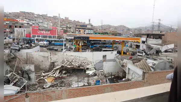Explosión en grifo de VMT: declaran 4 distritos en emergencia por fuga de gas
