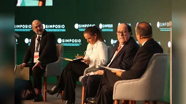 Julio Velarde: “Para aumentar la competitividad tenemos que simplificar los procesos”