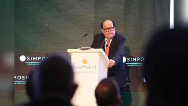 Inversión minera crecerá 7,8% este año, estima Julio Velarde