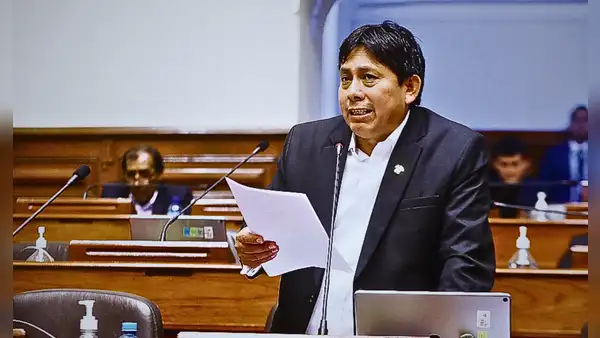 Congresista Paúl Gutiérrez retira proyecto de ley que elaboró con inteligencia artificial