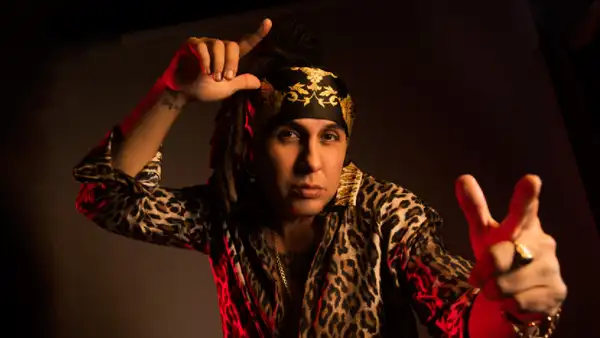 Patrick Romantik, el peruano detrás de grandes éxitos de Becky G y Thalía lanza disco de cumbia
