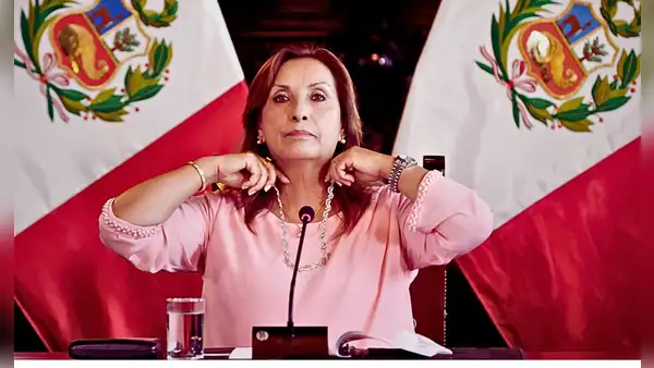 Dina Boluarte cobró sueldo completo tras ausentarse 12 días de Palacio por cirugías