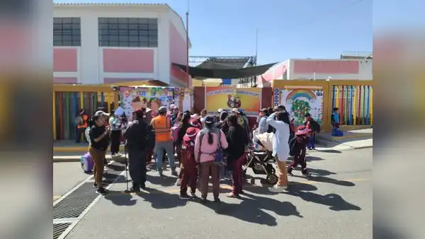 Arequipa: profesora es acusada de golpear a menores con un palo y madres de familia exigen su despido