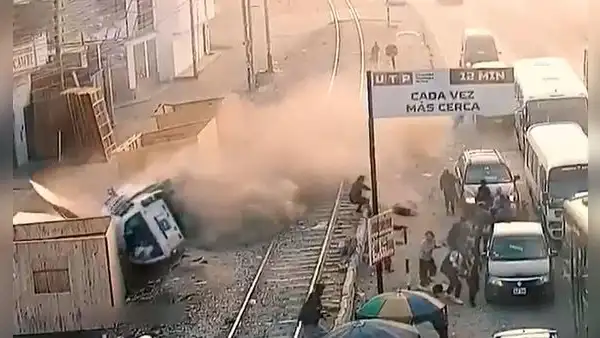 Terrible accidente de tránsito en la Carretera Central deja 12 heridos: pasajera salió despedida de combi