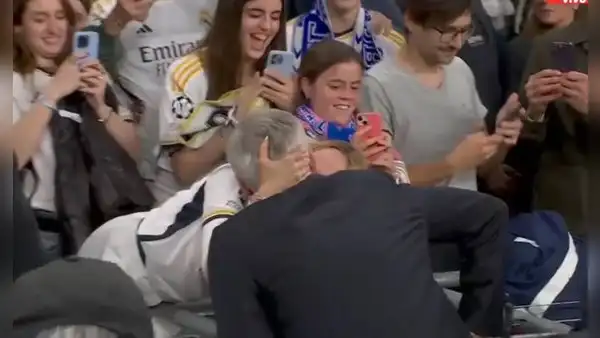 El apasionado beso que Carlo Ancelotti protagonizó con su esposa tras ganar la Champions League