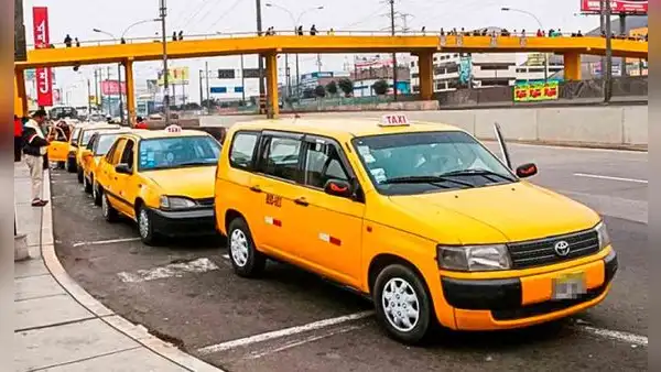 Taxistas pagan S/100 para no pintar taxis de amarillo: así funciona el mercado negro de afiliaciones de taxis