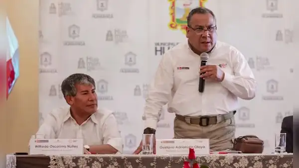 Wilfredo Oscorima recibió a Gustavo Adrianzén en Ayacucho pese a que anunció protestas contra Dina Boluarte