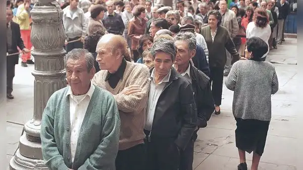 ¿Reforma previsional del Congreso incluirá a más personas?