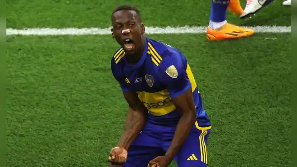 Advíncula elige su mejor gol con Boca e hinchas lo llenan de elogios: "Me duele el corazón todavía"