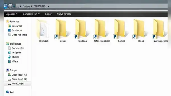 ¿Un virus cambió los archivos de tu USB por un acceso directo? Así recuperas todo sin formatear