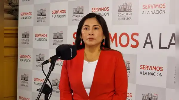 Kelly Portalatino pasa de ser investigada a integrar la Comisión de Ética