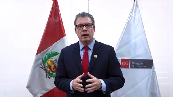 Ministro de Educación en la mira: más pedidos de renuncia por referirse a violaciones como 'prácticas culturales'