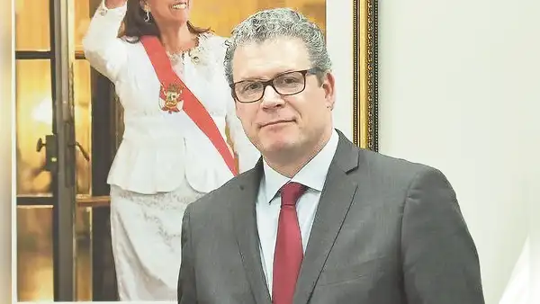 Sutep y Colegio Médico condenan declaraciones del ministro Morgan Quero