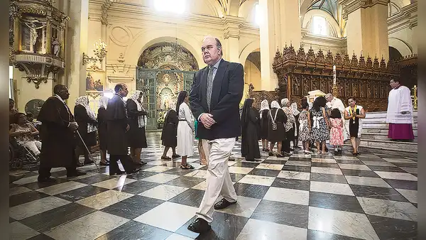 Ciudadanos ya firman para revocar a López Aliaga y decenas de autoridades