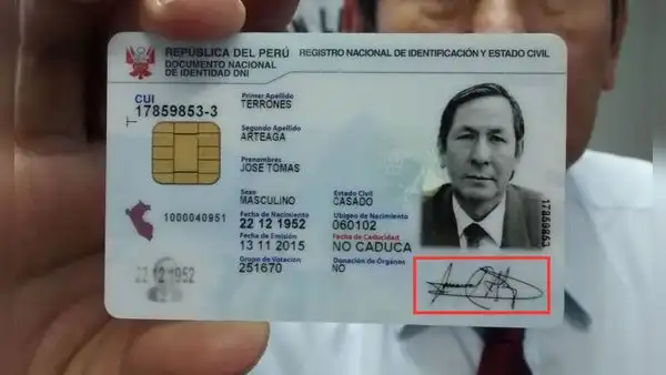 Si cambio de firma en mi DNI, qué documentos a mi nombre debo modificar, según Reniec