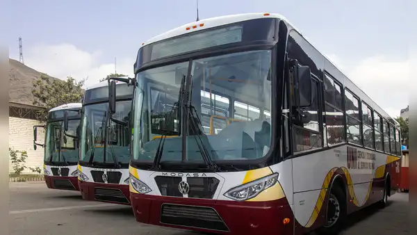 UNI renueva flota de buses y traslada a estudiantes a 10 distritos: rutas, horarios y quiénes acceden