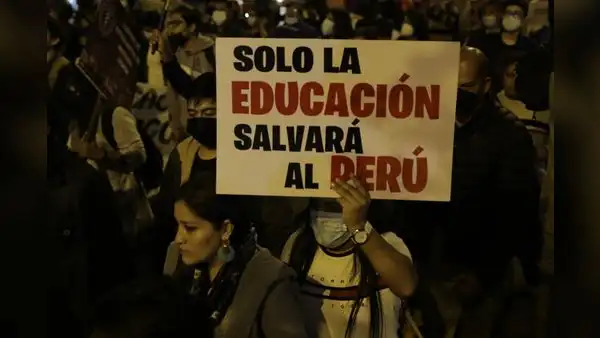 Exigen a Ejecutivo observar ley de nombramiento automático de profesores