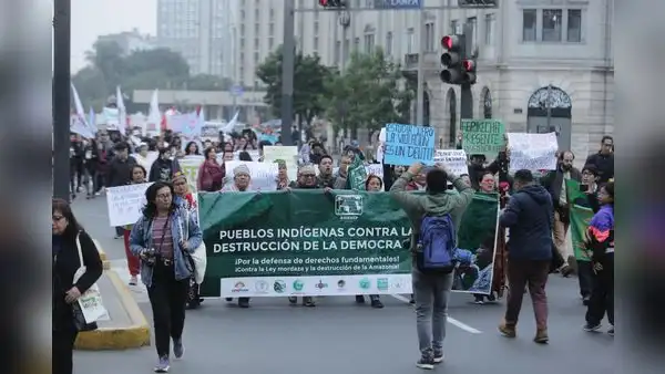 Movilización: ciudadanía salió a protestar contra la destrucción de la democracia