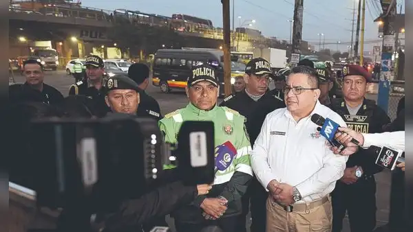 El ministro del Interior, Juan José Santiváñez, tenía un contacto en la Diviac