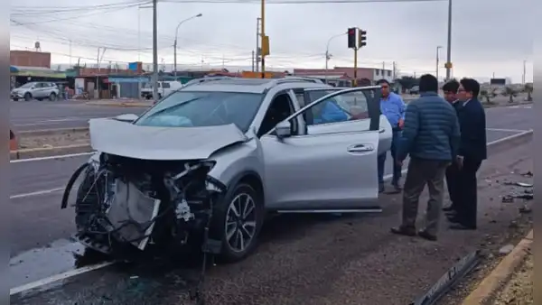 Choque entre auto chileno y peruano deja 5 heridos en Tacna: denuncian mala semaforización
