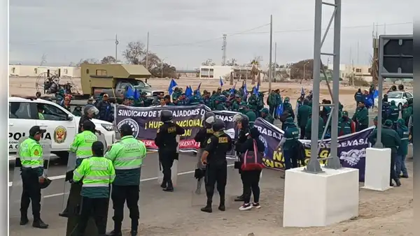 Huelga nacional de trabajadores de Senasa: PNP lanza lacrimógenas a manifestantes en frontera Perú-Chile
