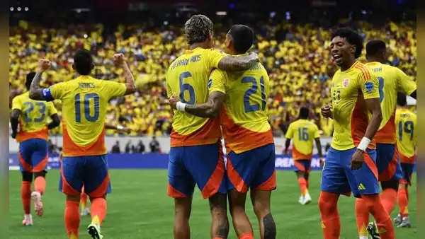 Colombia venció 2-1 a Paraguay por la Copa América con 2 asistencias de James Rodríguez