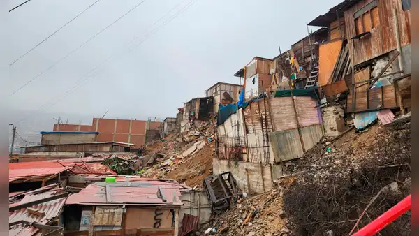 Cerro se derrumba en Ventanilla: 1 mujer herida y 7 viviendas afectadas en Mi Perú