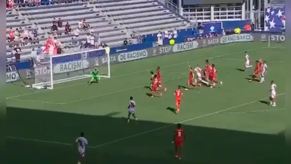 ¡No le sale nada a Lapadula! El 'Bambino' marcó el 1-0, pero se lo anularon por off-side