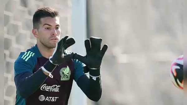 ¿Por qué Julio González usa un guante con '4 dedos'? Esta es la peculiar razón