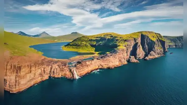 El lago que se formó "sobre el océano" tiene 59 m de profundidad y fue crucial para la Segunda Guerra Mundial