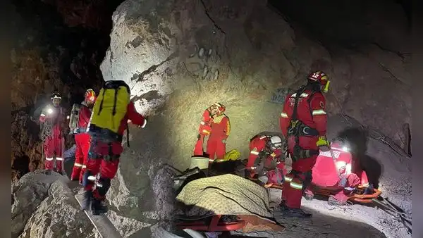 Arequipa: dos mineros artesanales mueren tras caer a socavón de 10 metros de profundidad