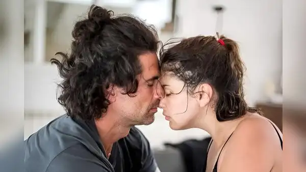 Michelle Renaud comparte fotografías de su parto en casa con sus seguidores de Instagram
