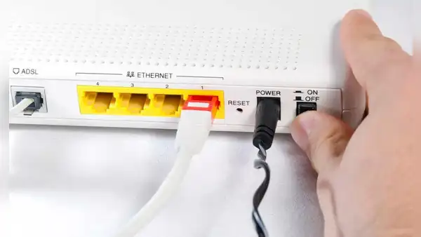 Estás reiniciando mal el router: conoce la regla de los 30 segundos que deberías seguir
