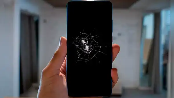 ¿El protector de pantalla de tu teléfono está roto? Estos son los riesgos que corres por no cambiarlo