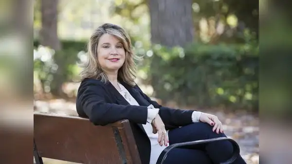 Mercedes Monmany: “Son épocas en las que no caben los tonos tenues, grises, indeterminados. Hay que elegir. Y la elección no es otra que el compromiso con lo justo”