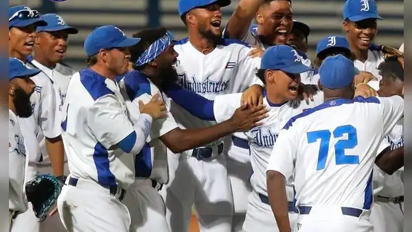 ¡Remontada histórica! Industriales ganó 4-2 a Santiago de Cuba y va a semifinales de la Serie Nacional 2024