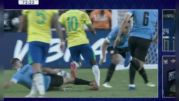 ¡Casi rompe a Rodrygo! Nández es expulsado por una dura falta en el Uruguay vs. Brasil