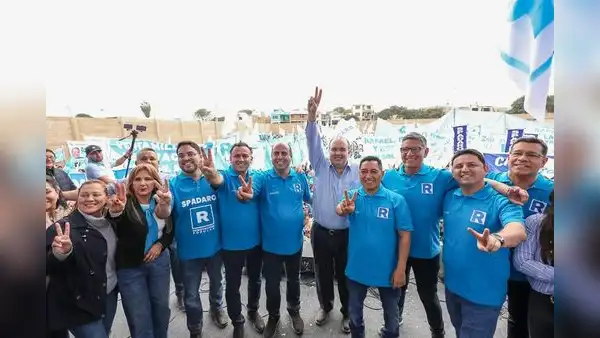 RLA se da un baño de popularidad en el Callao mientras ciudadanos se pelean por obras de la Línea 2
