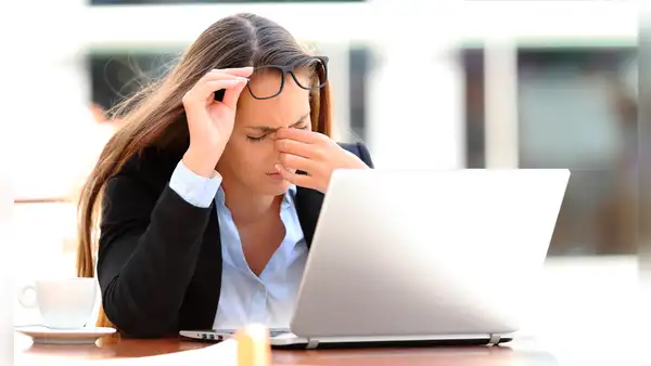 Aplica este ajuste oculto de la pantalla de tu PC y protege tus ojos de fatiga visual