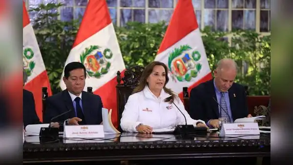 Boluarte sobre ausencia por supuesta cirugía: "Ya quisiera desaparecerme un minuto y no hacer mi trabajo"