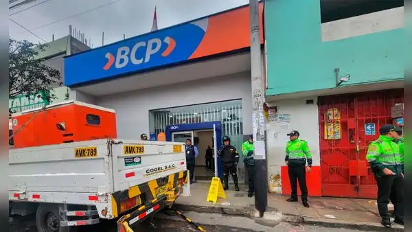 Asaltan agencia del BCP en El Agustino: vecinos reportaron balacera tras huida de delincuentes