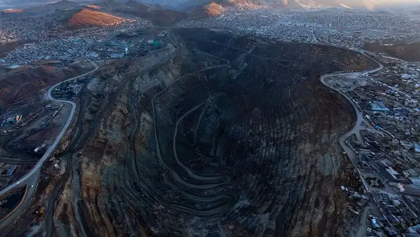Gobierno peruano alista modificaciones legales para desregular la minería, según CooperAcción