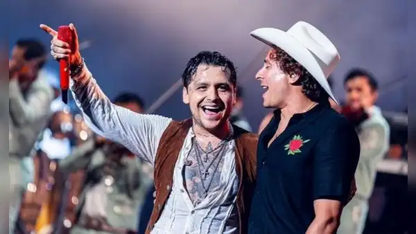 Christian Nodal festeja a Memo Ochoa en concierto cantándole 'Las Mañanitas'