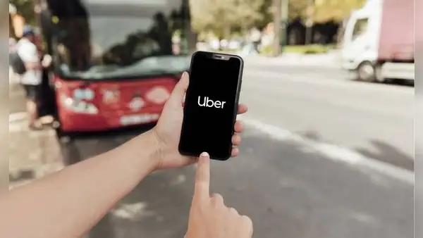 ¿Cómo cancelar un taxi de Uber que no se mueve o se aleja de tu ubicacón, sin que debas pagar la multa?