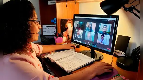 Congreso aprueba ley que permite que estudiantes puedan llevar clases 100% virtuales en universidades